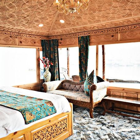 Heritage Amina Group Of Houseboats Hotel Srīnagar Exterior foto