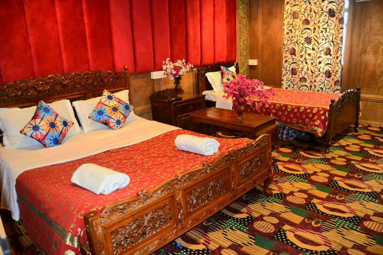 Heritage Amina Group Of Houseboats Hotel Srīnagar Exterior foto