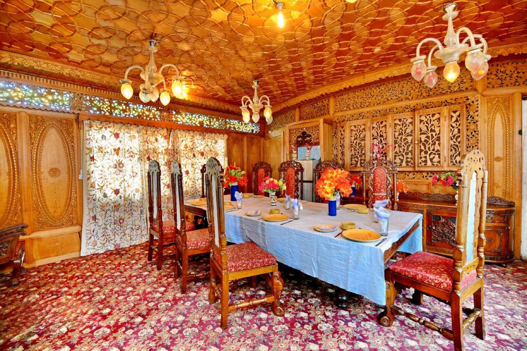Heritage Amina Group Of Houseboats Hotel Srīnagar Exterior foto