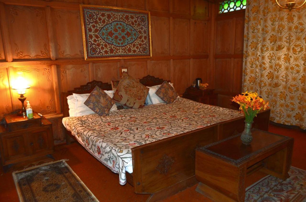 Heritage Amina Group Of Houseboats Hotel Srīnagar Exterior foto