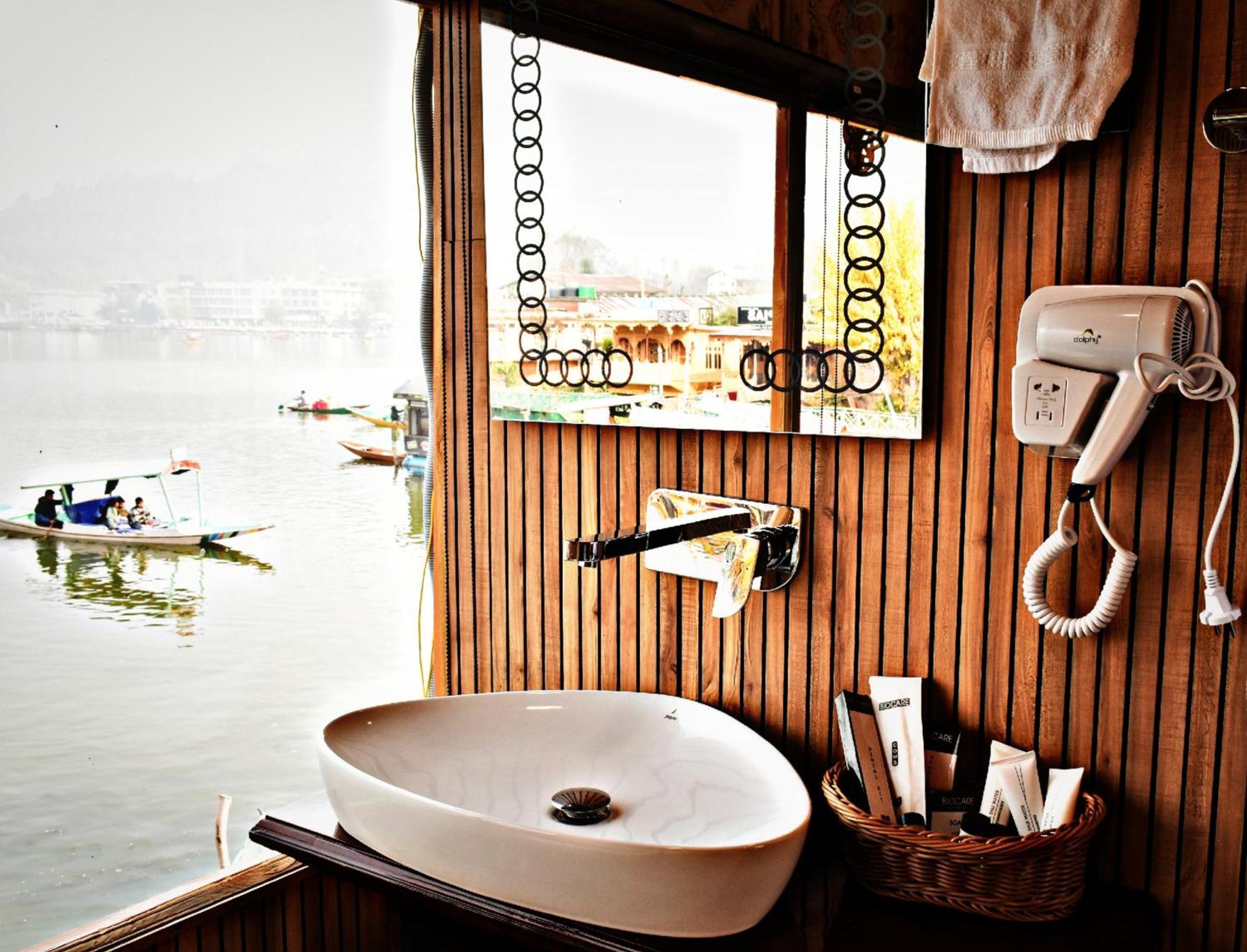Heritage Amina Group Of Houseboats Hotel Srīnagar Exterior foto